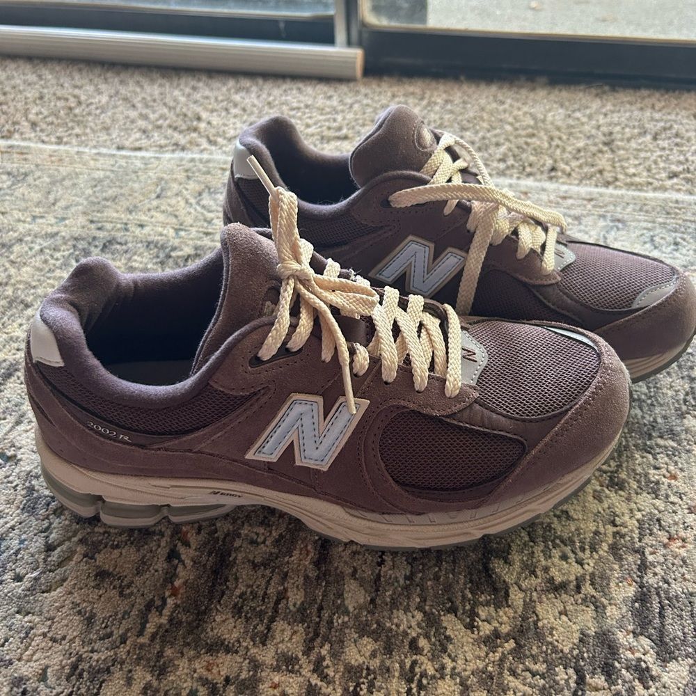 NEW BALANCE 2002R FIG